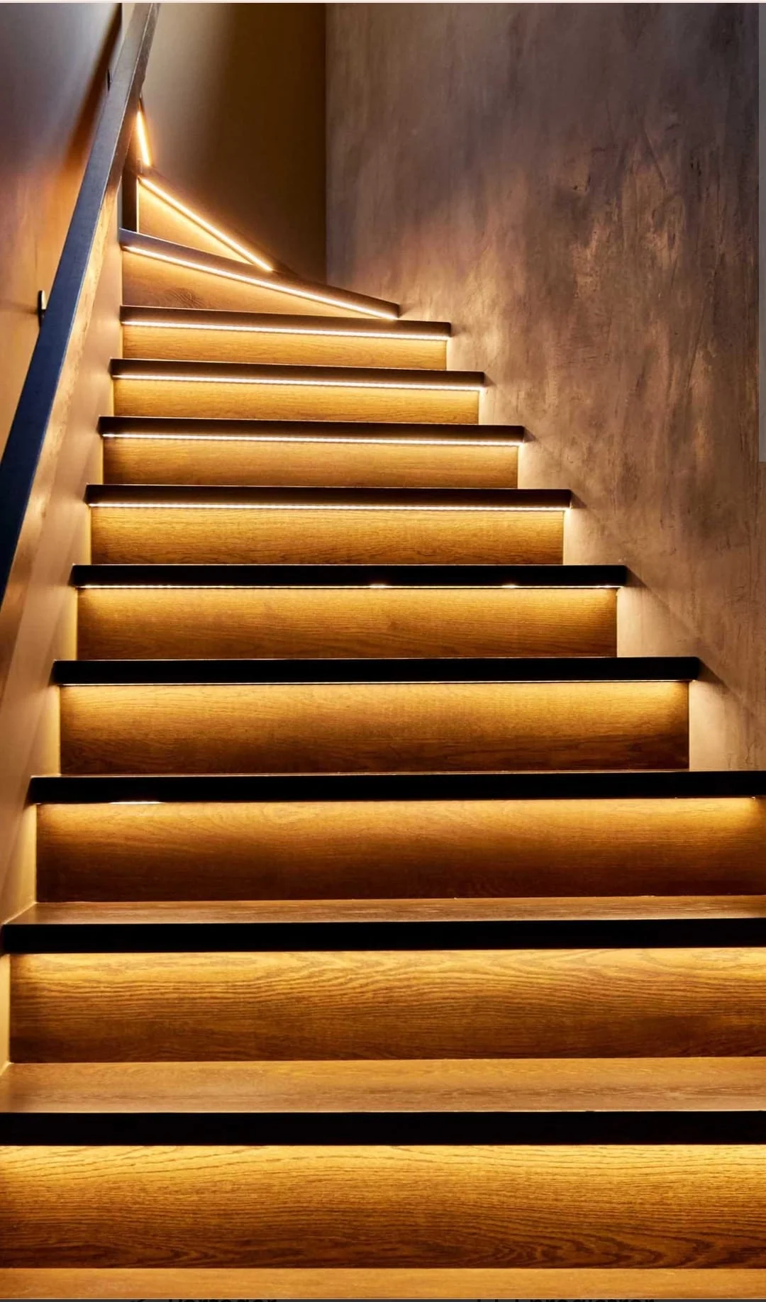 Escalier moderne avec eclairage LED integre chene
